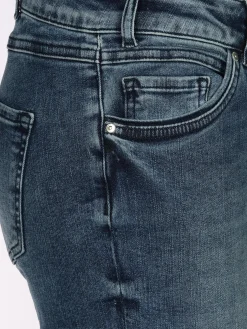 Damen Jeans mit etwas dunklerer Waschung