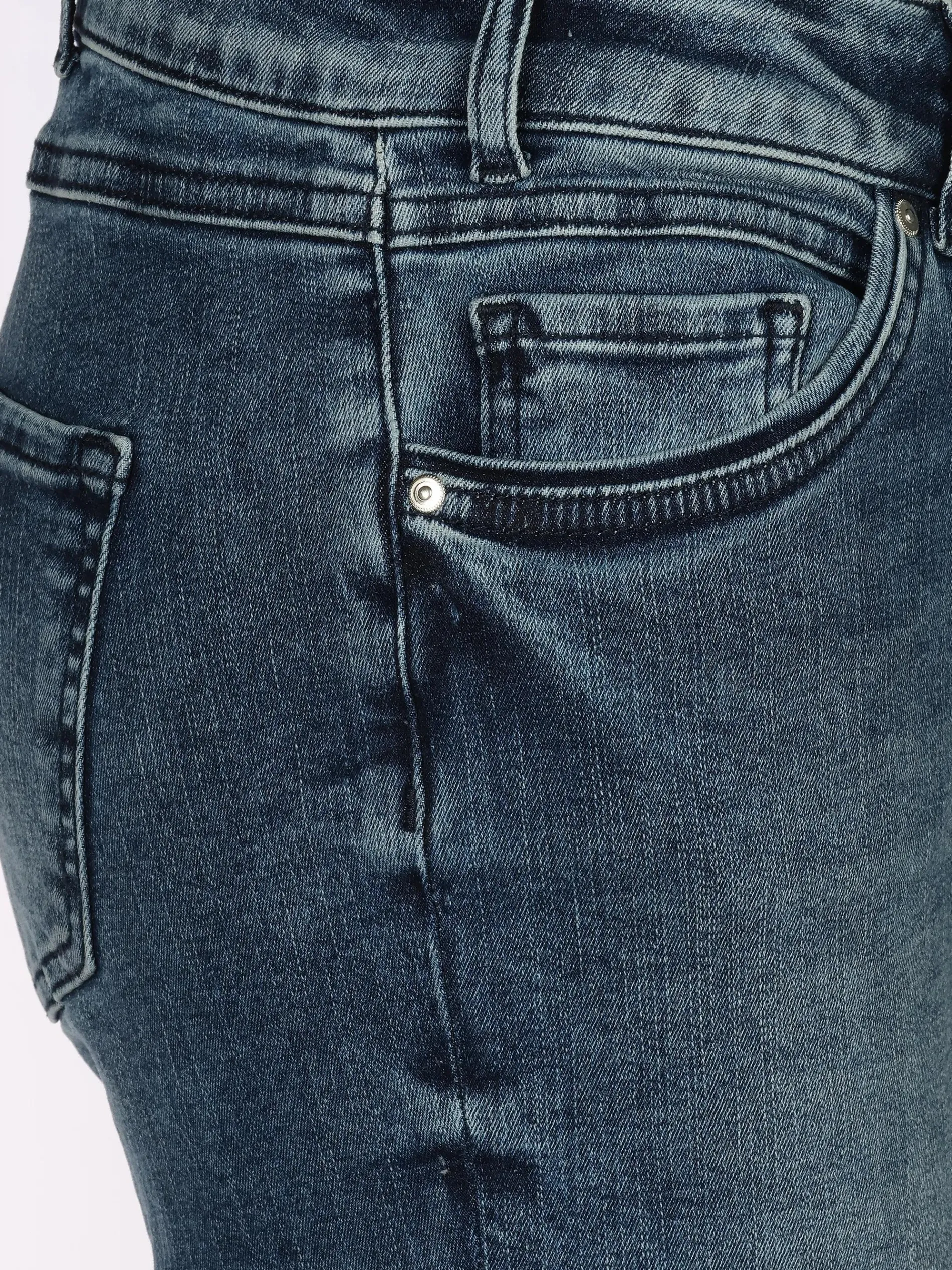 Damen Jeans mit etwas dunklerer Waschung