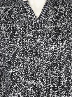 Große Größen Bluse im Minimalprint