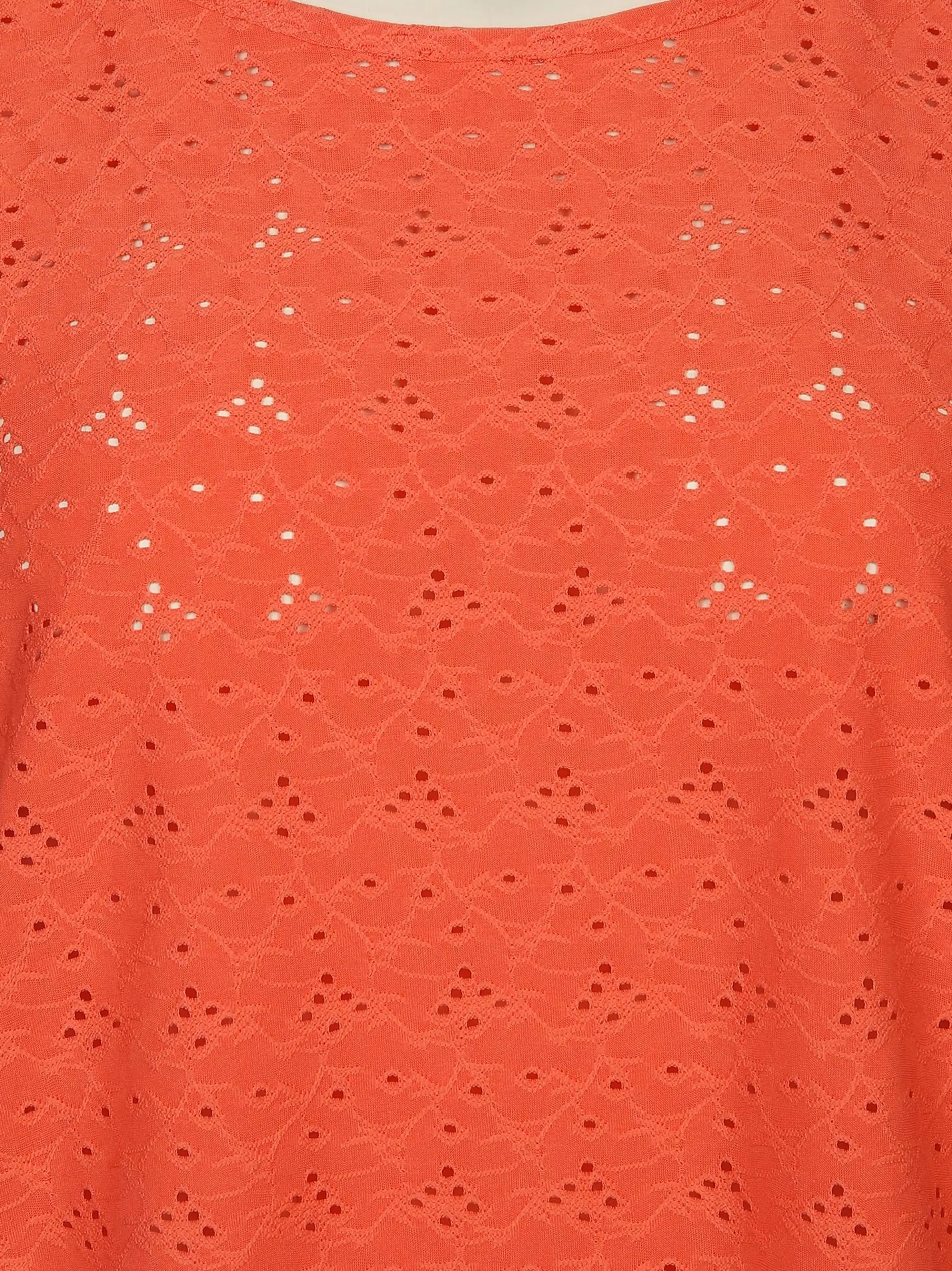 Große Größen Shirt mit Lochmuster