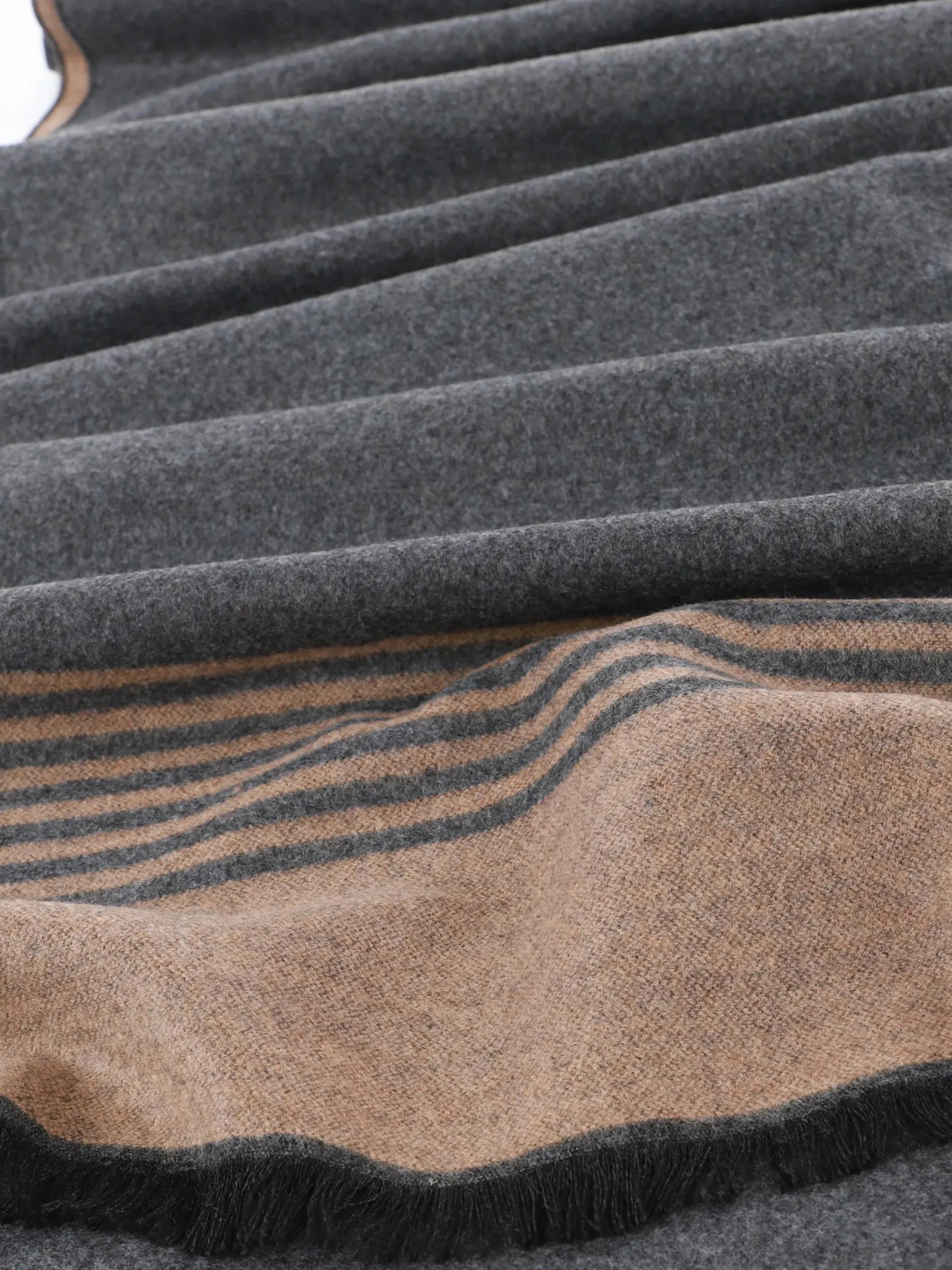 Herren Schal mit Streifenmuster