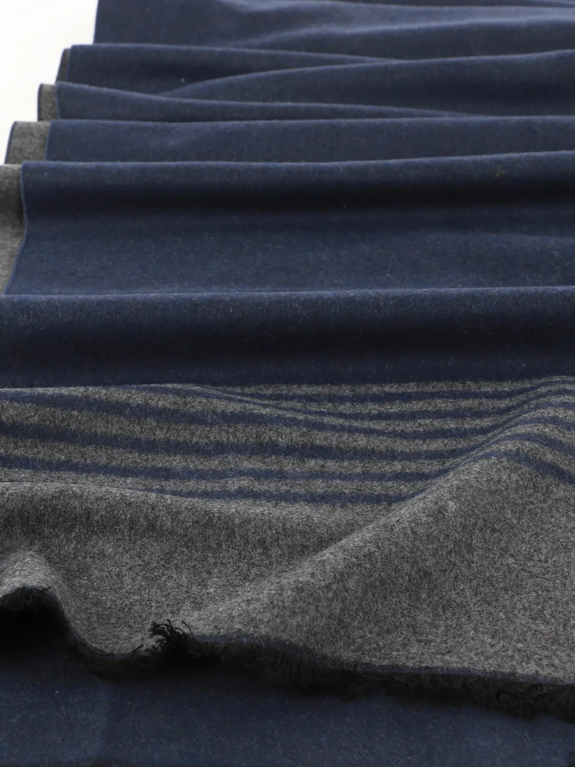 Herren Schal mit Streifenmuster