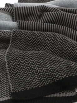 Herren Schal mit vielen Mustern