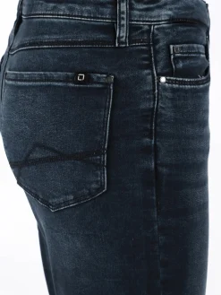 Jungen Jeanshose mit wärmender Innenseite