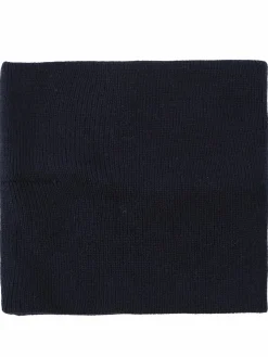 Jungen Loopschal aus warmem Strick