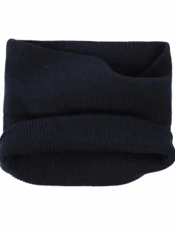 Jungen Loopschal aus warmem Strick