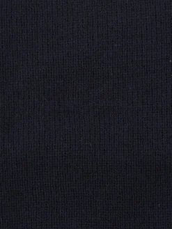 Jungen Loopschal aus warmem Strick