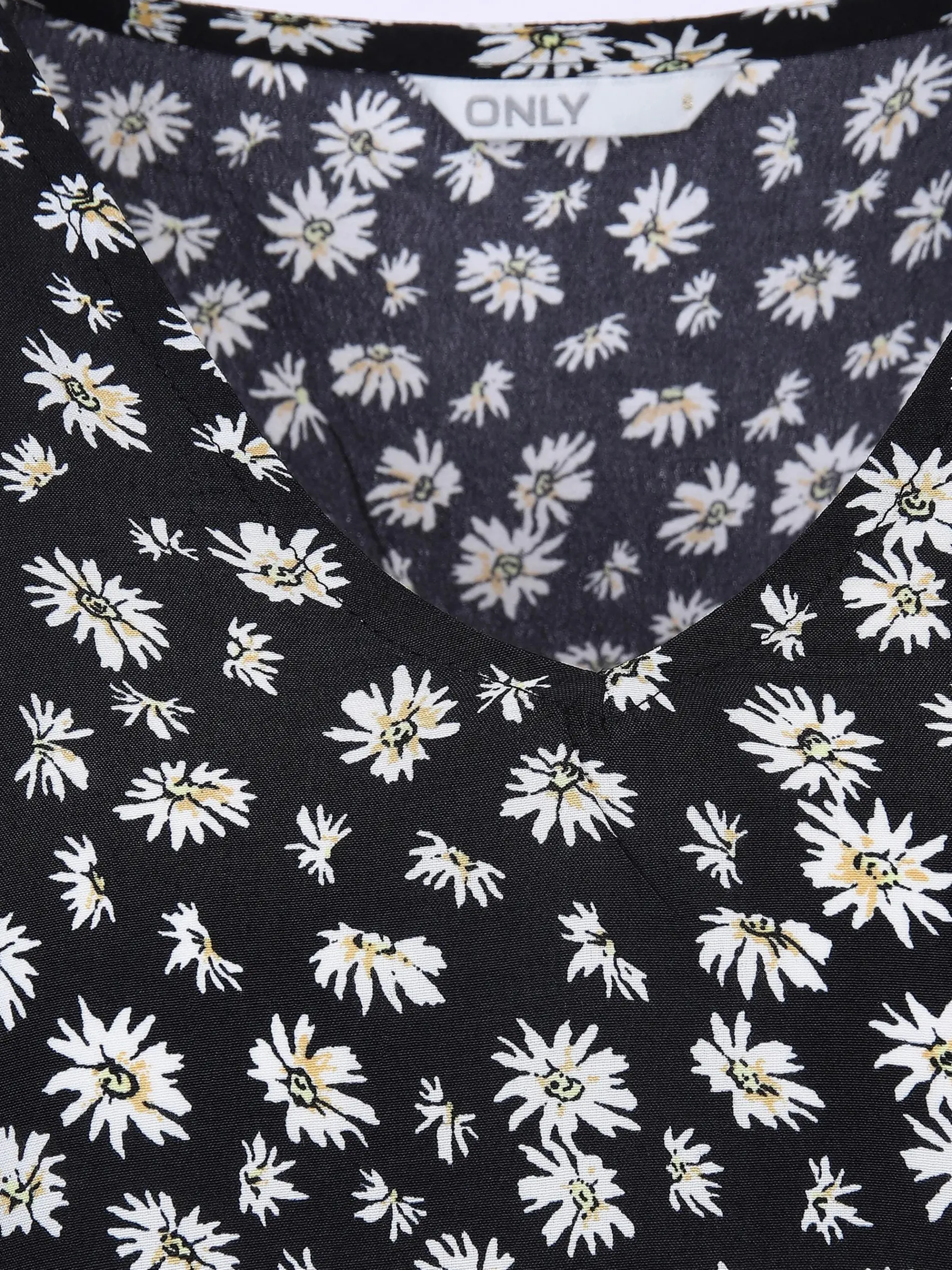 Only ONLHELGA S/S V-NECK T T-Shirt